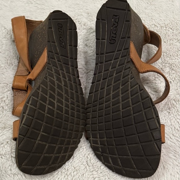 **Teva Cabrillo Wedge Cross Strap Sandals – Women’s 9, Tan Brown Leather** - Picture 3 of 6